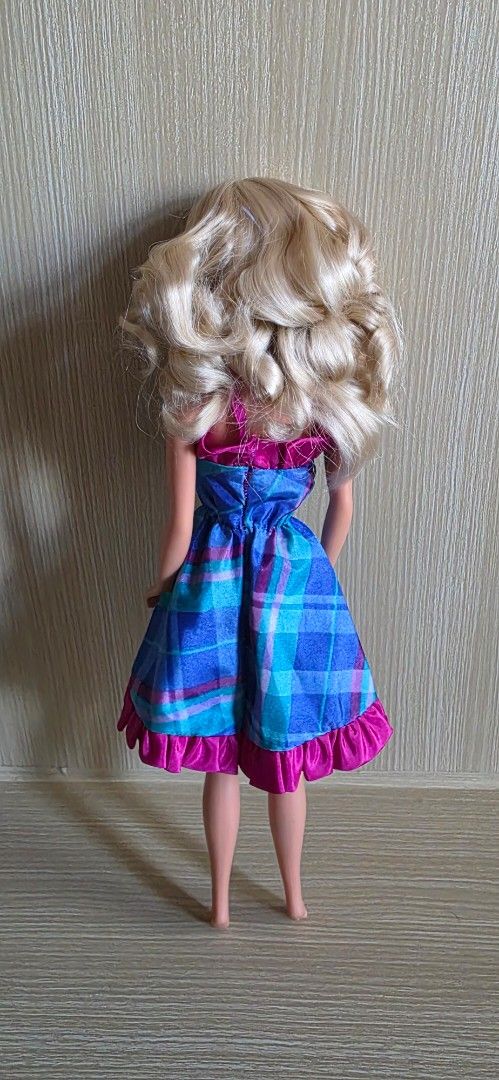 Preloved Special Expressions Barbie (1990) (Category: Kids Toys) located in Luna. Submitted by macygreyz82 (Listing ID 1463968950, Image 2). Description: Doll no issue Made in Malaysia Wearing preloved Twice as Nice dress #7953 (one strap removed, no belt) MOP: GCash MOD: J&T only Item Location: La Union.