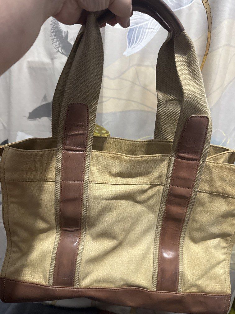 Preloved Tory Burch Tote bag (Category: Tote Bags) located in Cainta. Submitted by supernormalgirl (Listing ID 1464104024, Image 2). Description: Tory Burch canvas and leather tote bag, no zipper and 2 aide pockets. Need cleaning..