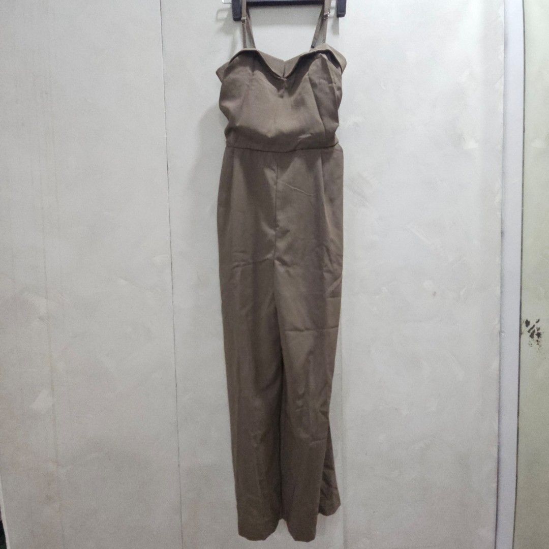 Premium Spaghetti Strap Jumpsuit (Category: Jumpsuits) located in Quezon City. Submitted by k_closetsale (Listing ID 1463947074, Image 1). Description: brand new (tag removed) premium fabric jumpsuit spaghetti strap adjustable smocked back bust up to 36-38 waist best fit up to 28 length from top is 48in (not including the strap) with 2 side pockets very elegant.