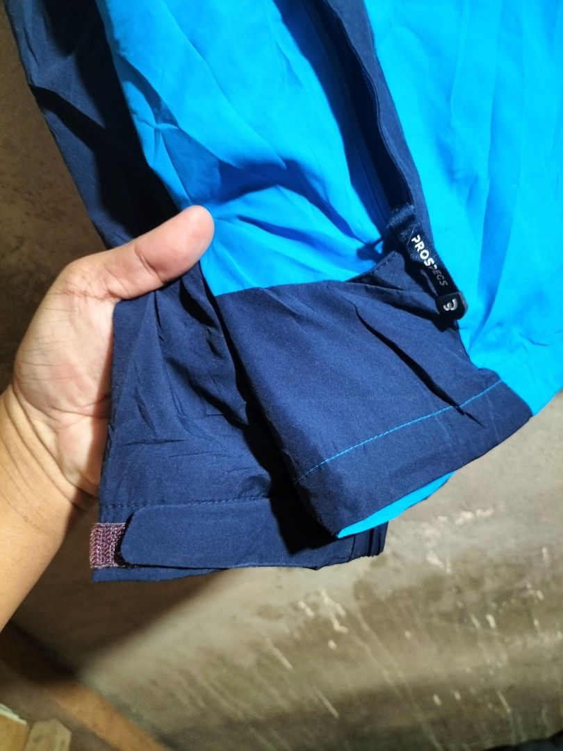 PROSPECS Blue & Navy Hooded Outdoor Jacket (Category: Coats, Jackets and Outerwear) located in Valencia. Submitted by cabisaythriftshop (Listing ID 1464022198, Image 2). Description: - PROSPECS hooded jacket in blue and navy. - Ideal for outdoor activities, hiking, or casual wear. - Features a full zip front closure. - Adjustable hood for customizable coverage. - Equipped with multiple pockets for convenient storage. Prospecs Water Resistance Xla