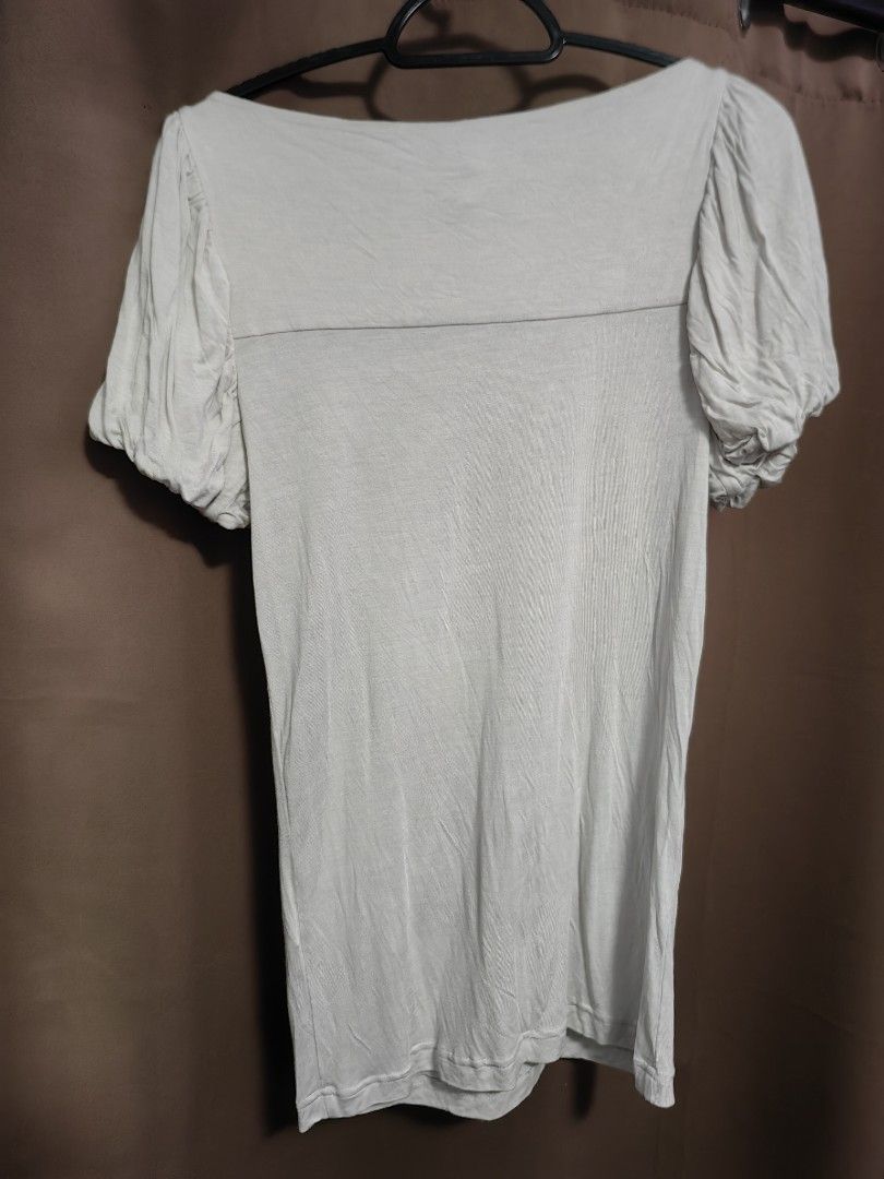 Puffed Blouse (Category: Blouses) located in Malolos. Submitted by aemcloset (Listing ID 1464078730, Image 2). Description: Width 15 Length 25 Up to semi large 36bust Cotton stretch See last pic sa loob naman butas.