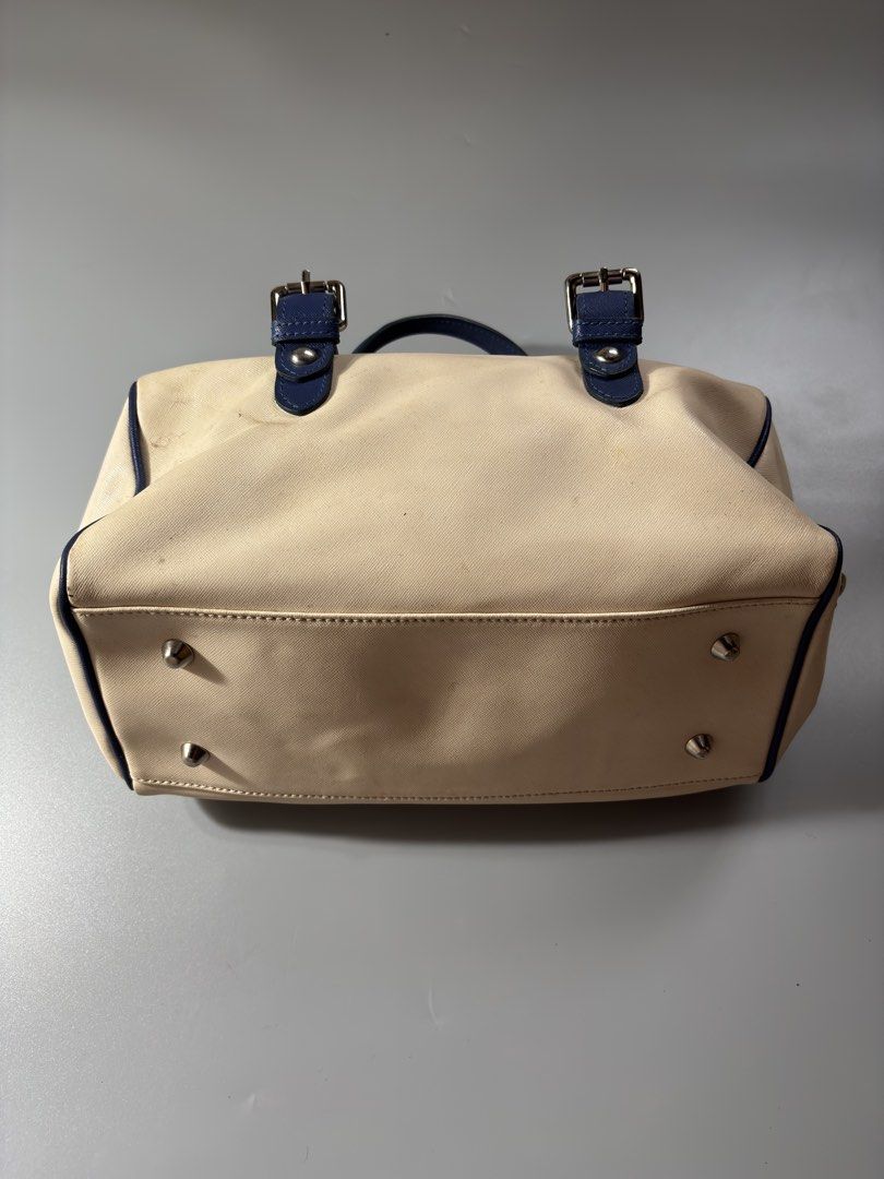 Pulicati Genuine Leather Hand Bag (Category: Luxury Bags & Wallets) located in Balungao. Submitted by alldriftedgears (Listing ID 1464090769, Image 2). Description: Pulicati Leather Hand Bag No issue.