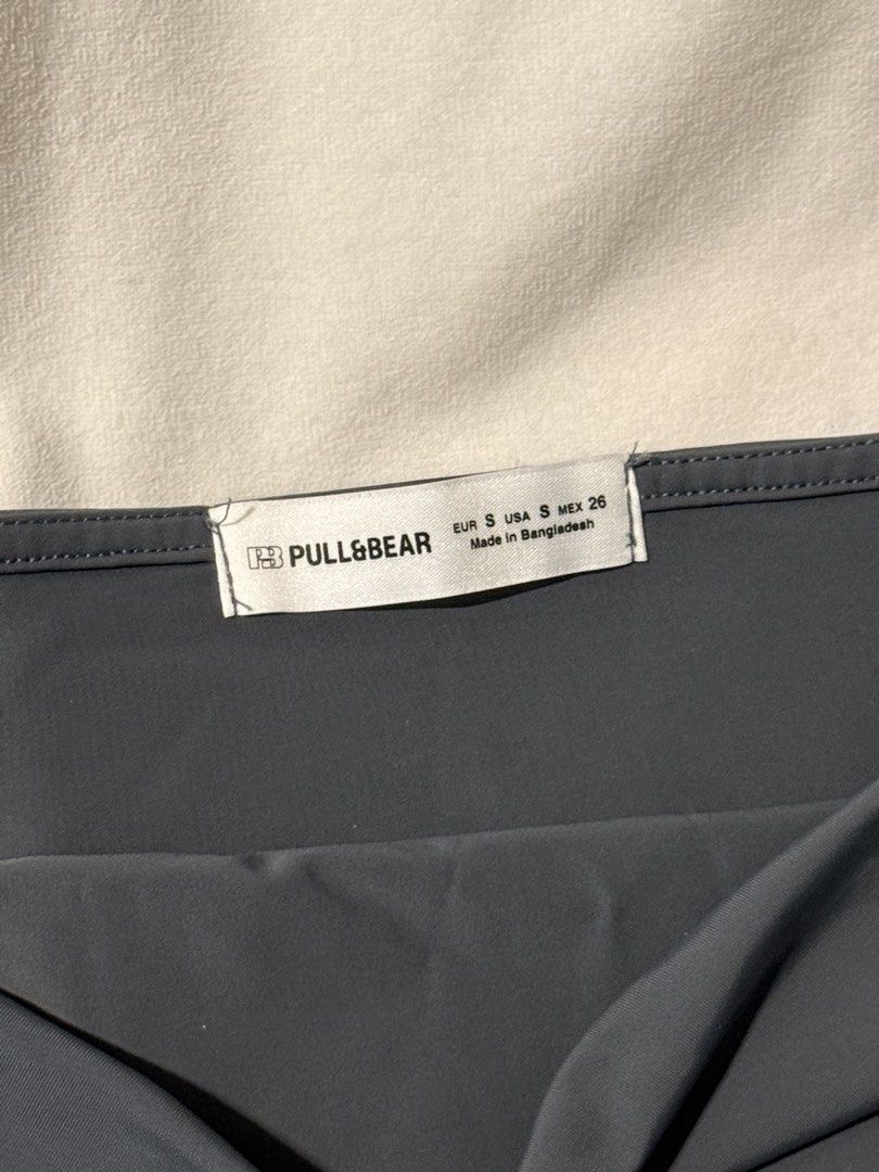 Pull&Bear Tube Top (Category: Sleeveless) located in Manila. Submitted by prelovedbyjana (Listing ID 1464095292, Image 3). Description: Bnew js removed tag Fits s-m Hip length tube top.