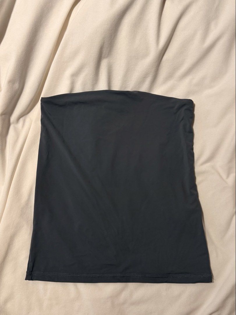 Pull&Bear Tube Top (Category: Sleeveless) located in Manila. Submitted by prelovedbyjana (Listing ID 1464095292, Image 2). Description: Bnew js removed tag Fits s-m Hip length tube top.