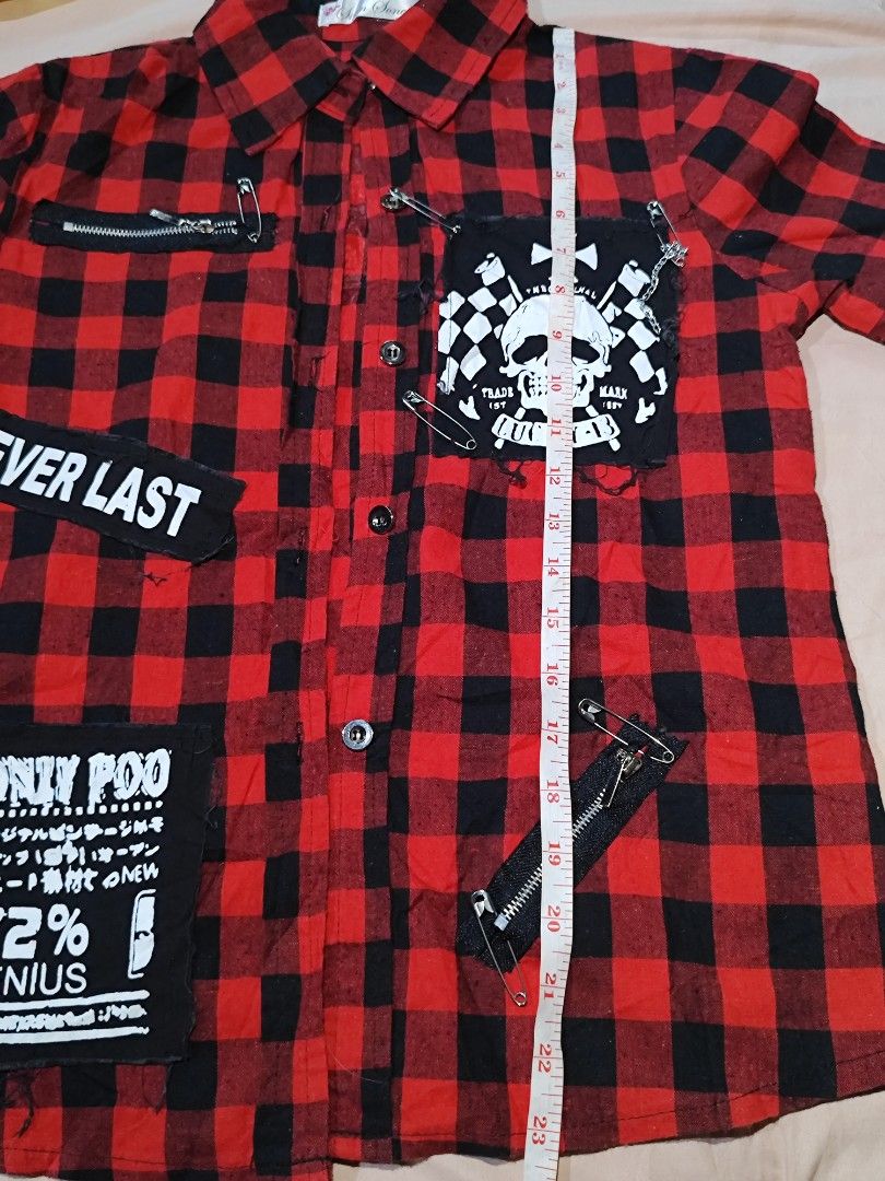 Punk/Grunge Plaid Short-Sleeve Button-up (Category: Others Tops) located in Iloilo. Submitted by cynehllevie (Listing ID 1463953352, Image 3). Description: 🍥s-m 🍥 hearing offers.