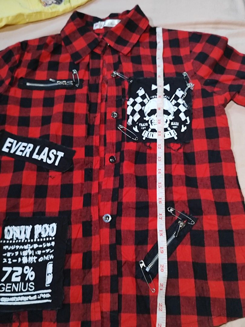 Punk/Grunge Plaid Short-Sleeve Button-up (Category: Others Tops) located in Iloilo. Submitted by cynehllevie (Listing ID 1463953352, Image 2). Description: 🍥s-m 🍥 hearing offers.