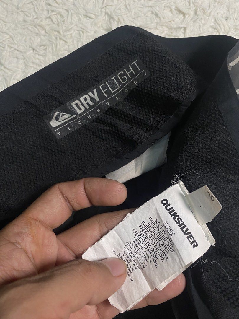 Quiksilver Dry flight Technology Board short (Category: Swim Trunks & Board Shorts) located in Butuan. Submitted by exodus.co (Listing ID 1464058864, Image 3). Description: .