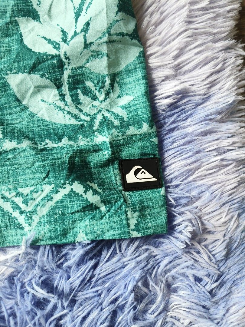 Quiksilver Floral Trunks Men (Category: Swim Trunks & Board Shorts) located in Cabiao. Submitted by vaultvintage004 (Listing ID 1463965664, Image 3). Description: Quiksilver Floral Trunks Men •Condition 9/10 •Color Rate Excellent Issue None Waist Line: Adjustable (XL on tag) Length: 18 Leg Hole: 13 Cabiao Nueva Ecija 📍 MOP GCASH ONLY💵 We ship via jnt only.