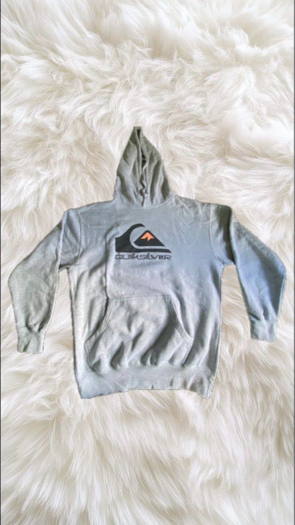 Quiksilver Grey Hoodie Size L (Category: Hoodies) located in Caloocan City. Submitted by cherub3ar (Listing ID 1463956734, Image 1). Description: - Classic grey Quiksilver hoodie - Features iconic front logo - Convenient kangaroo pocket - Adjustable hood with drawstrings - Ideal for comfortable and stylish casual outfits W: 24” L: 29” Sleeve length: 23”.