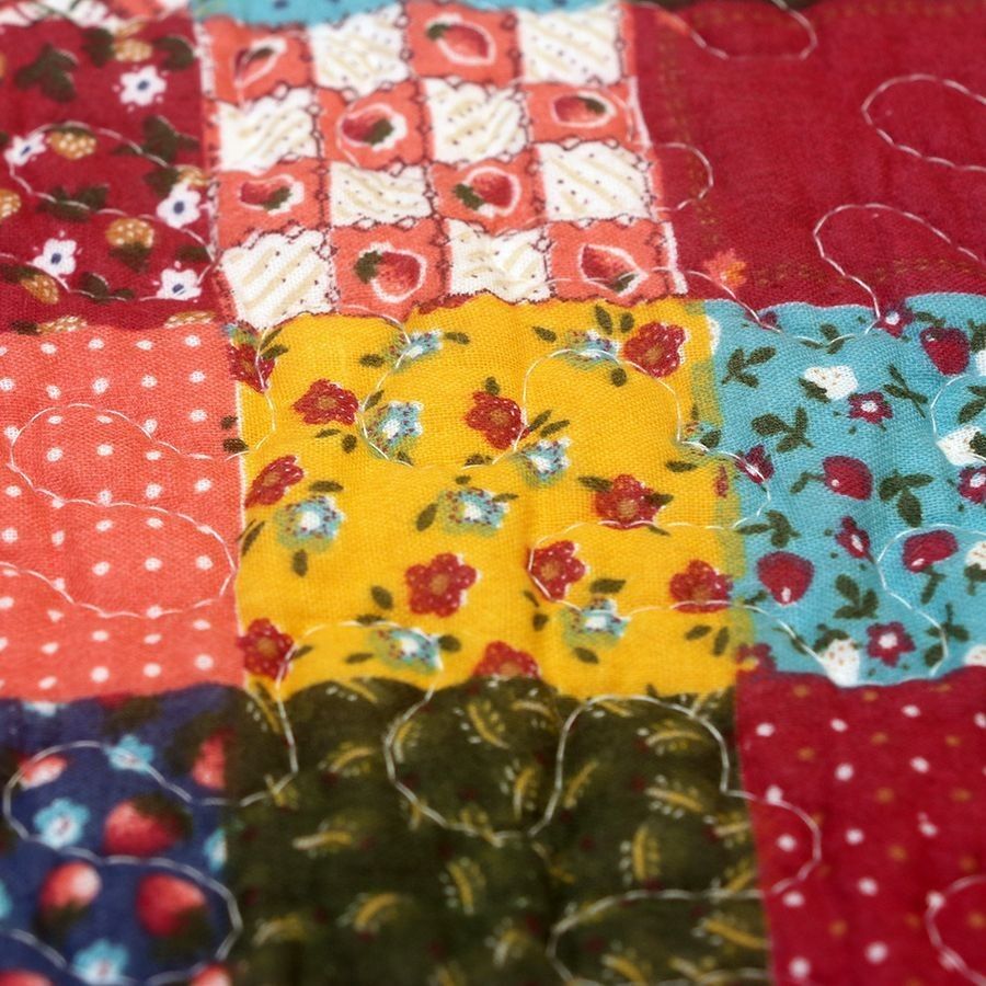 Quilted patchwork vintage table mat desk desktop cover (Category: Bedding & Towels) located in Pateros City. Submitted by soshifem (Listing ID 1464067891, Image 3). Description: size 60cm x 40cm.