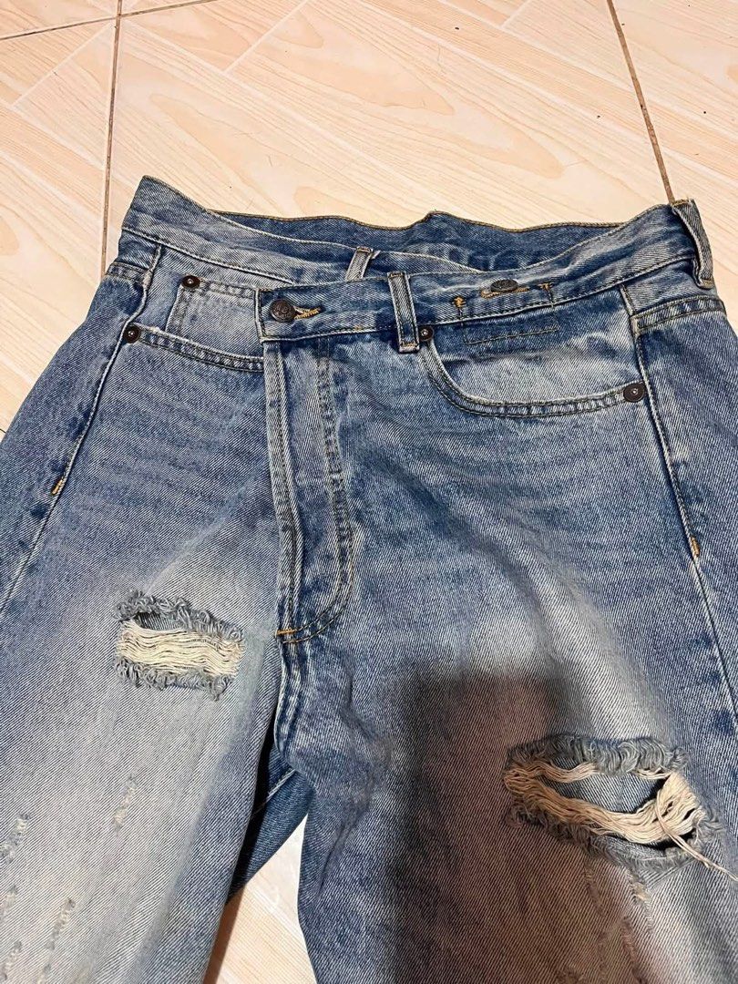 R13 Crossover Jeans (Category: Activewear) located in Manila. Submitted by bibiies2.0xghettothrift (Listing ID 1463963088, Image 3). Description: R13 Crossover Jeans Details W28-30 L38 ₱2500 Loc.Baclaran Paranaque.