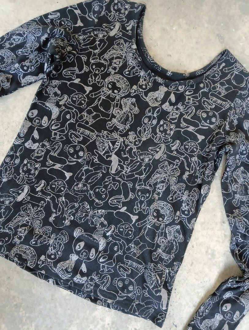 Random Y2K Aop longsleeve (Category: Longsleeves) located in Subic. Submitted by gentlecloud-8030a3 (Listing ID 1463995046, Image 2). Description: Random Y2K AOP longsleeve size M excellent condition 300+ship.