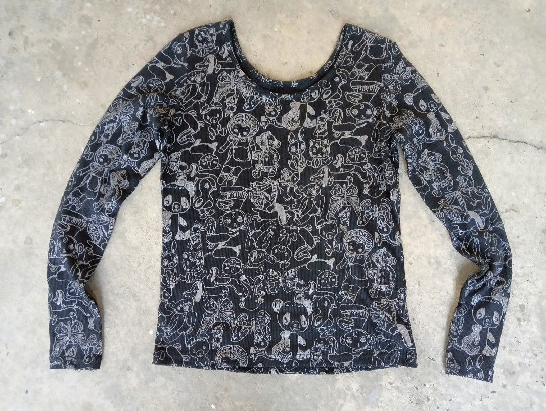 Random Y2K Aop longsleeve (Category: Longsleeves) located in Subic. Submitted by gentlecloud-8030a3 (Listing ID 1463995046, Image 1). Description: Random Y2K AOP longsleeve size M excellent condition 300+ship.