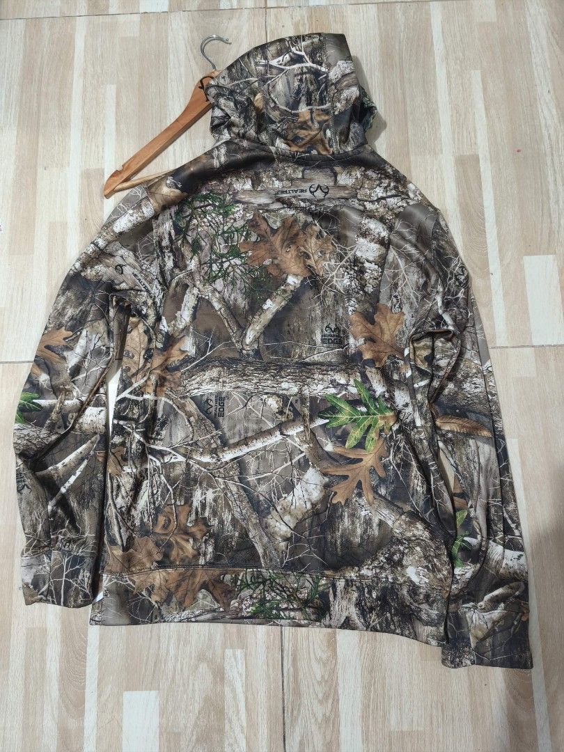 Realtree hoodie jacket (Category: Coats, Jackets and Outerwear) located in San Mateo. Submitted by rgbuenaventura (Listing ID 1464043310, Image 2). Description: catchin deers hoodie realtree medium on tag 22.5x28 No issue San Mateo Rizal meet up.