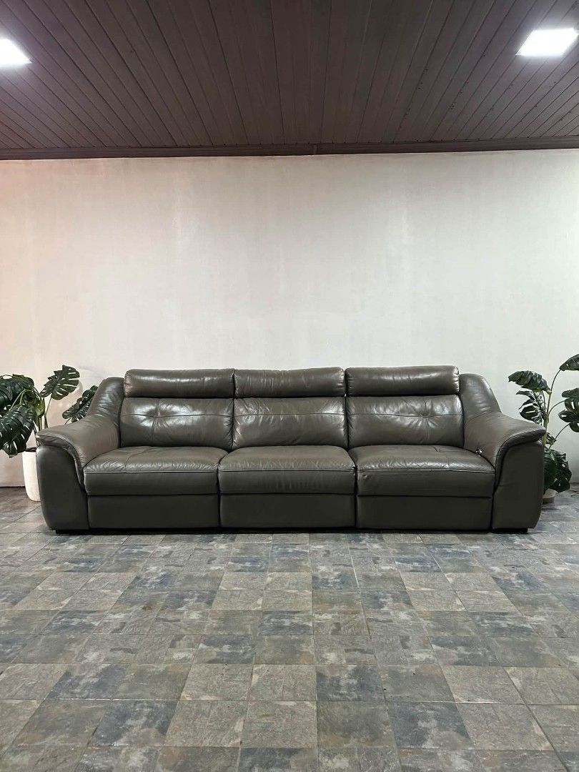 Recliner Sofa (Category: TV Consoles) located in Meycauayan. Submitted by marygracecasimiro (Listing ID 1464068638, Image 1). Description: Imported Genuine Leather Automatic Reclining Sofa from Korea P25,000 lang mga suki 112x62x35in Last Price na mga suki/ sagad na price talaga😊 Pick up Only/ Pwede lalamove if gusto Padeliver sagot ni customer bayad sa deliver Automatic 220v Genuine Leather Automatic Reclining Sofa Ung isang side narerecline Fu