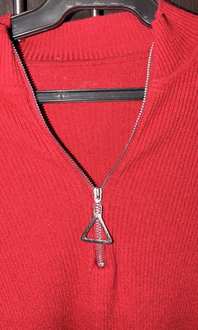 Red Ribbed Zip-Up Long Sleeve Top (Category: Longsleeves) located in Manila. Submitted by keenfox-84bb (Listing ID 1464025064, Image 2). Description: - Red ribbed long sleeve top - Zip-up front with triangle zipper pull - Stretchy material for a comfortable fit - Best fits size Small to Medium - Versatile piece for layering or wearing solo.