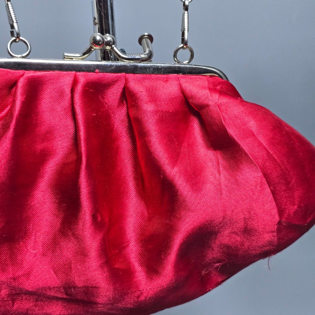 Red Satin Evening Chain Pouch (Category: Purses & Pouches) located in Baguio. Submitted by shoppestylish (Listing ID 1463940626, Image 2). Description: Condition: Pre-loved, light wear on fabric edges..