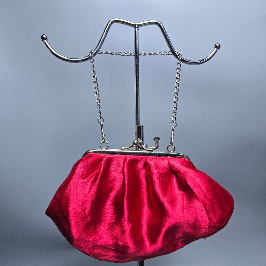Red Satin Evening Chain Pouch (Category: Purses & Pouches) located in Baguio. Submitted by shoppestylish (Listing ID 1463940626, Image 1). Description: Condition: Pre-loved, light wear on fabric edges..