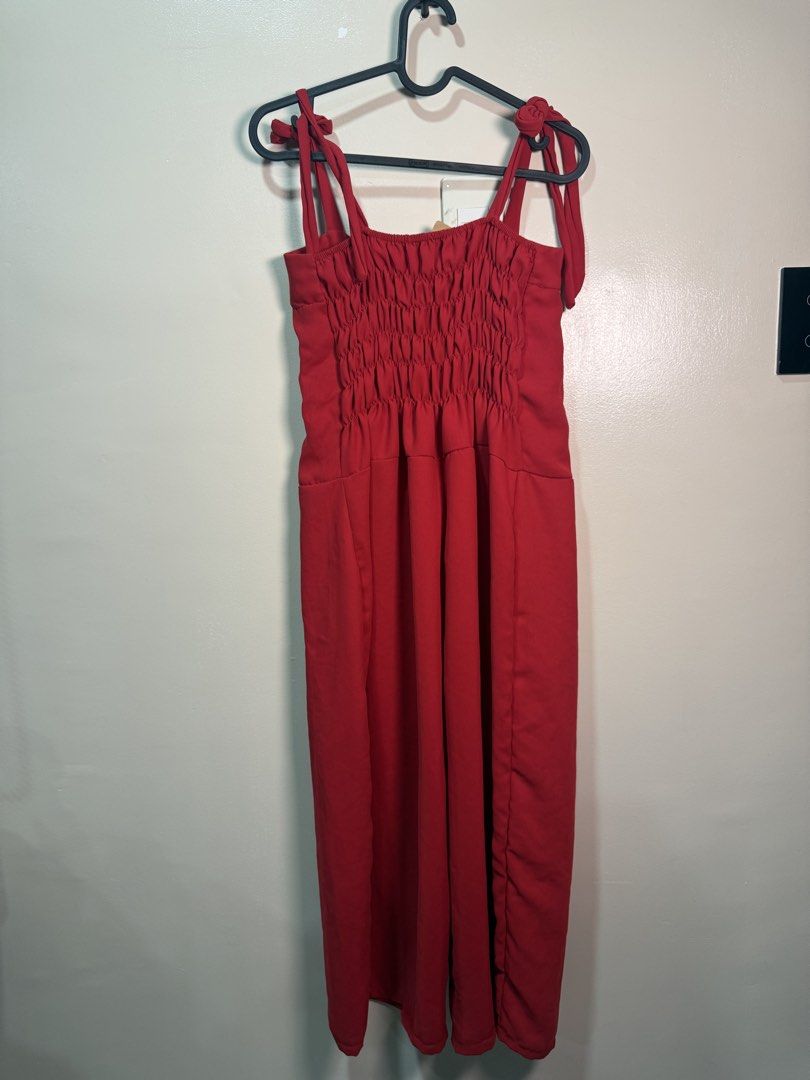 red sleeveless jumpsuit (Category: Jumpsuits) located in Quezon City. Submitted by fashionifywardrobe8899 (Listing ID 1464098011, Image 2). Description: .