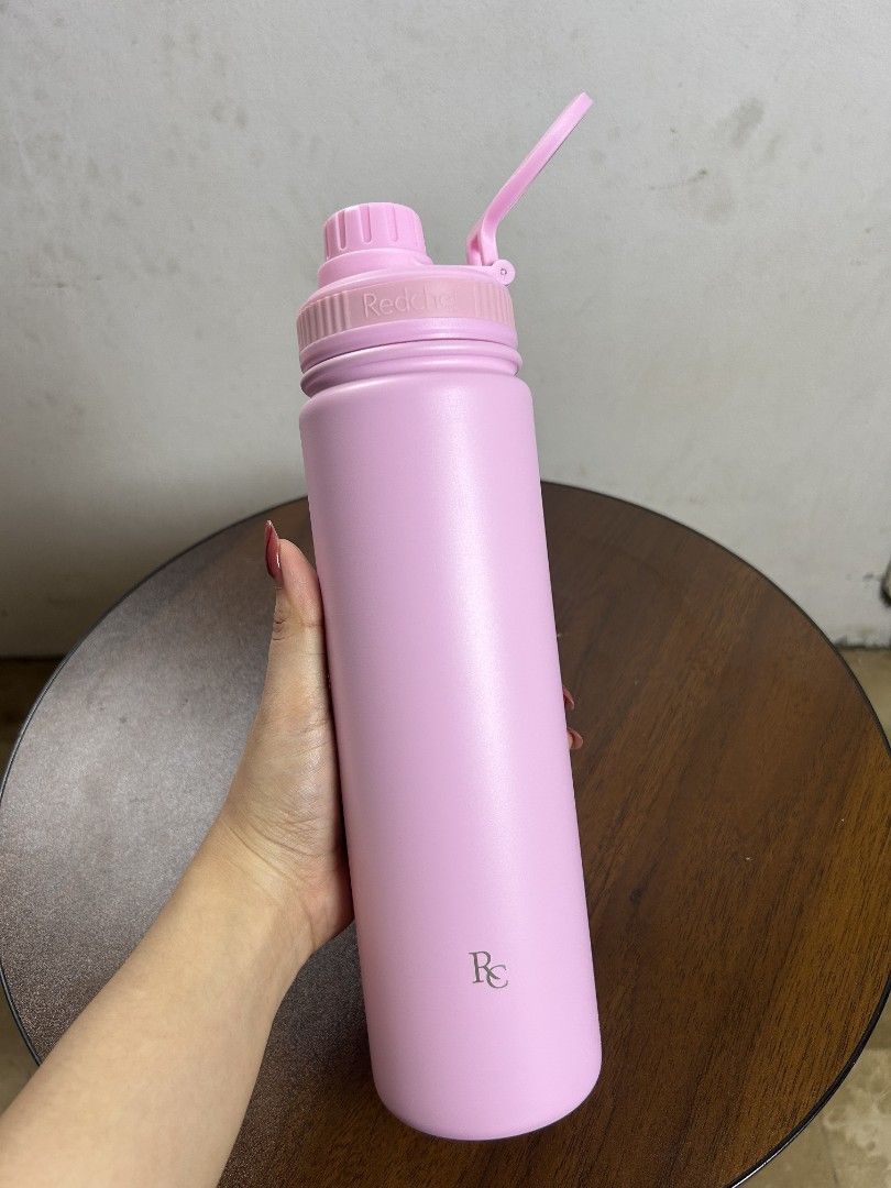 Redchef Sports Bottle (Category: Water Bottles & Tumblers) located in Quezon City. Submitted by guesswh0 (Listing ID 1463990273, Image 3). Description: Redchef Sports Bottle Never been used Ginamit lang sa affiliate marketing.