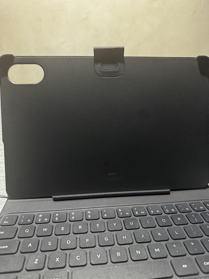 Redmi Pad 2 Pro (Category: Other Gadgets) located in Caloocan City. Submitted by dynartubig23009 (Listing ID 1464076313, Image 2). Description: Loc: PUP QC Don Fabian RFS: Hindi masyado nagagamit Issue: No Box No Charger Inclusion: Xiaomi Case with Keyboard + 1 silicon case + already have tempered glass.