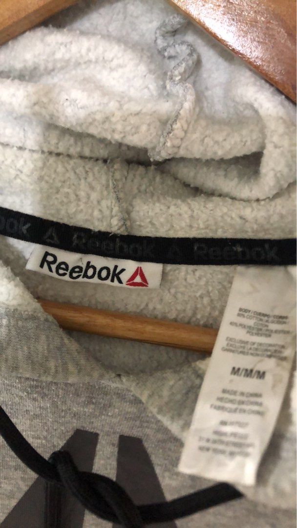 Reebok hoodie (Category: Announcements) located in Imus. Submitted by gabrielseth_12 (Listing ID 1463970627, Image 3). Description: Reebok hoodie Size medium to large No issue Excellent condition 250pesos Imus cavite location .