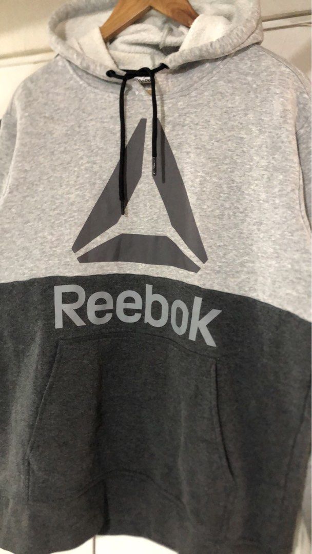 Reebok hoodie (Category: Announcements) located in Imus. Submitted by gabrielseth_12 (Listing ID 1463970627, Image 2). Description: Reebok hoodie Size medium to large No issue Excellent condition 250pesos Imus cavite location .