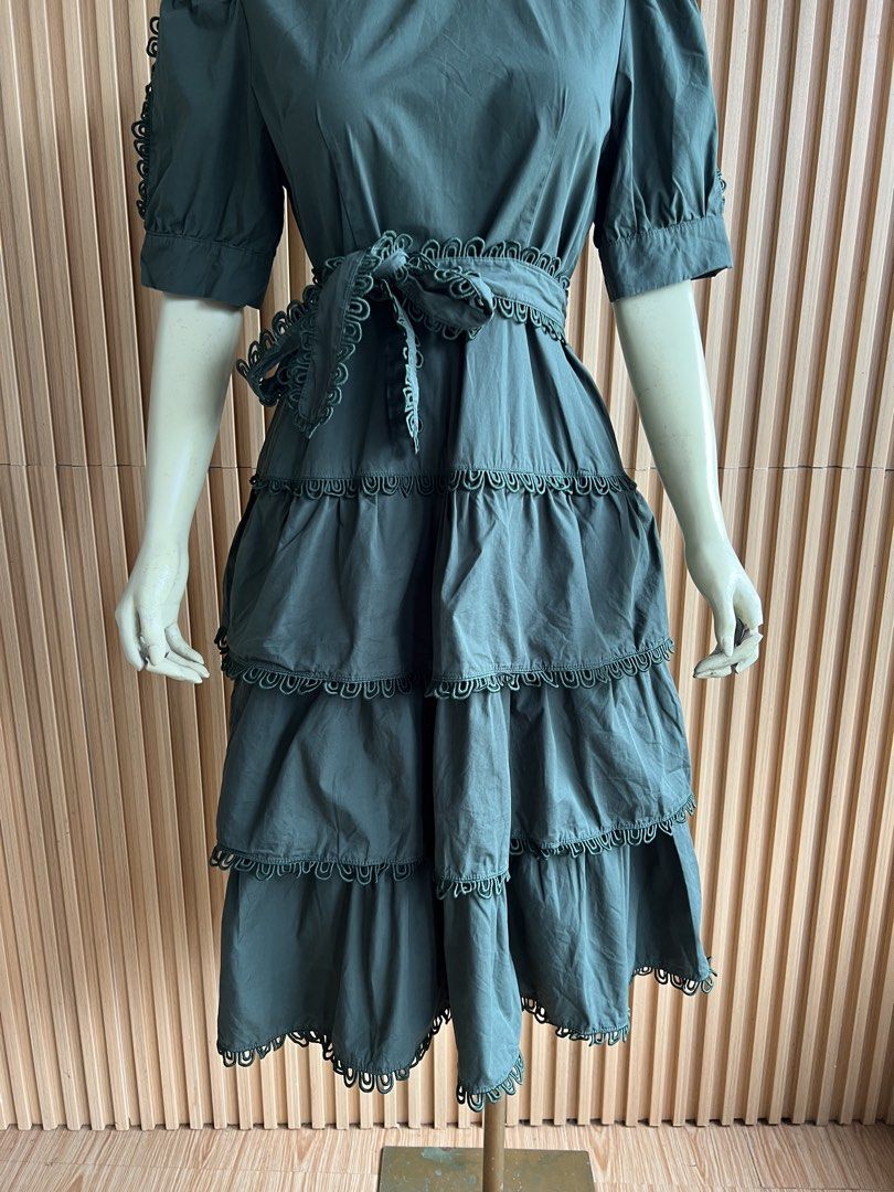 Rent Azucena (Category: Dresses) located in Lipa City. Submitted by thyra06 (Listing ID 1463977999, Image 3). Description: Rent azucena midi dress good as new S/M fits.