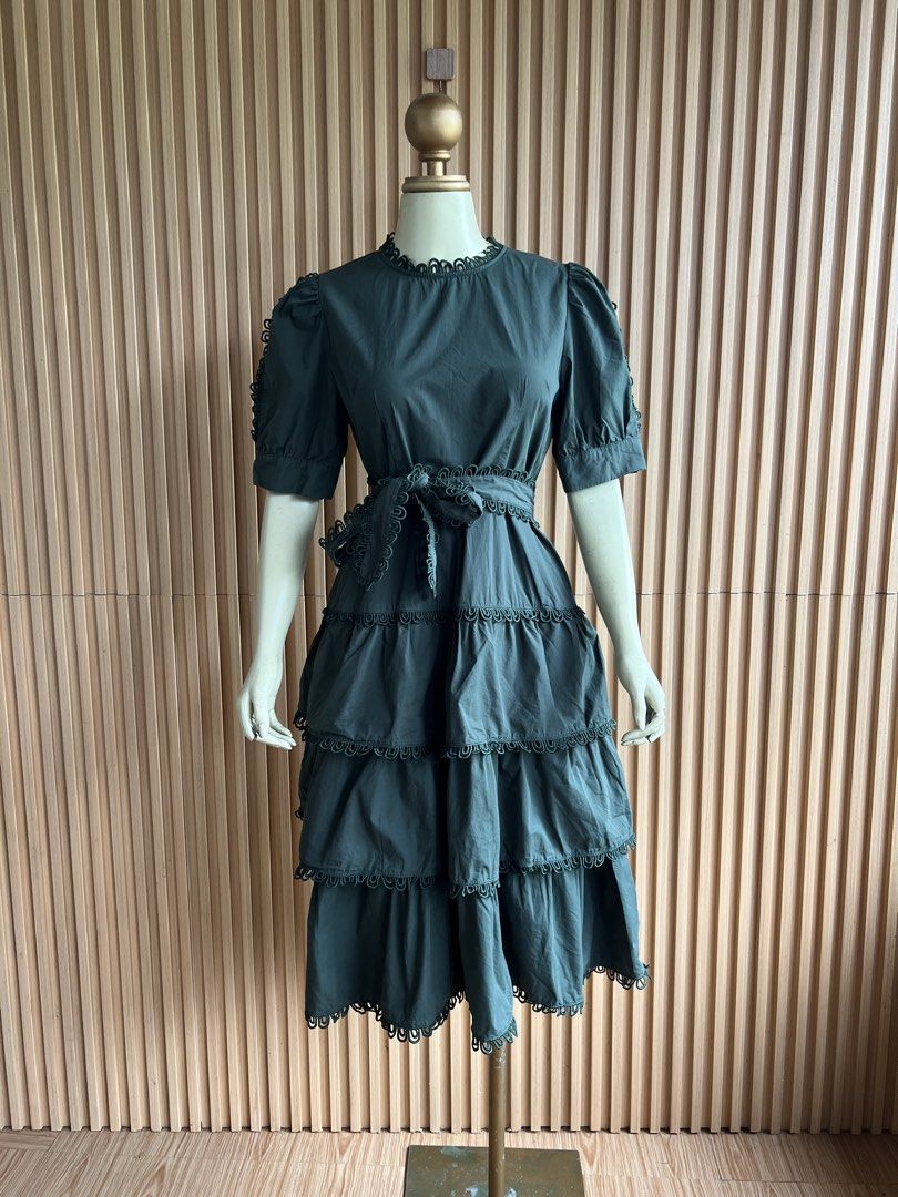 Rent Azucena (Category: Dresses) located in Lipa City. Submitted by thyra06 (Listing ID 1463977999, Image 2). Description: Rent azucena midi dress good as new S/M fits.
