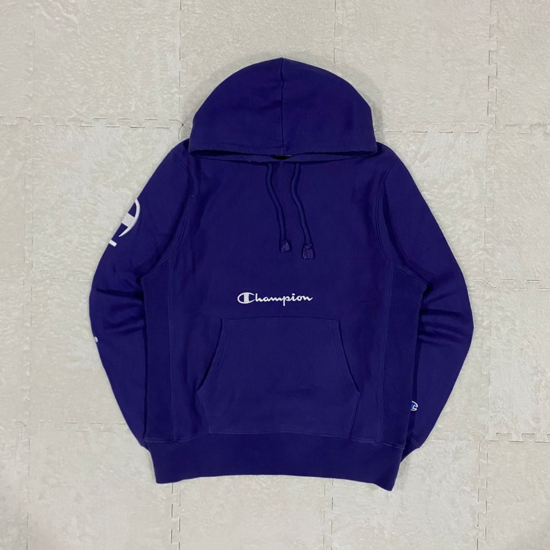 Reverse Weave Champion Hoodie (Category: Coats, Jackets and Outerwear) located in Baguio. Submitted by thealleyarchive.2600 (Listing ID 1464080570, Image 1). Description: M · Excellent Condition Best Fit: Small to Medium — Needs Wash 📍 Baguio City 🚚 Nationwide Shipping.
