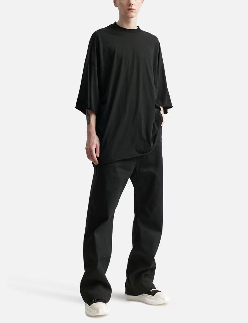 Rick Owens Drkshdw ⚡️Tommy Oversized T-Shirt （分類：T-shirt、恤衫、有領衫）位於 Hong Kong。 由 madmax66 提交（商品編號 1463949216，圖片 7）。簡介： Made in Italy Free size 少著。