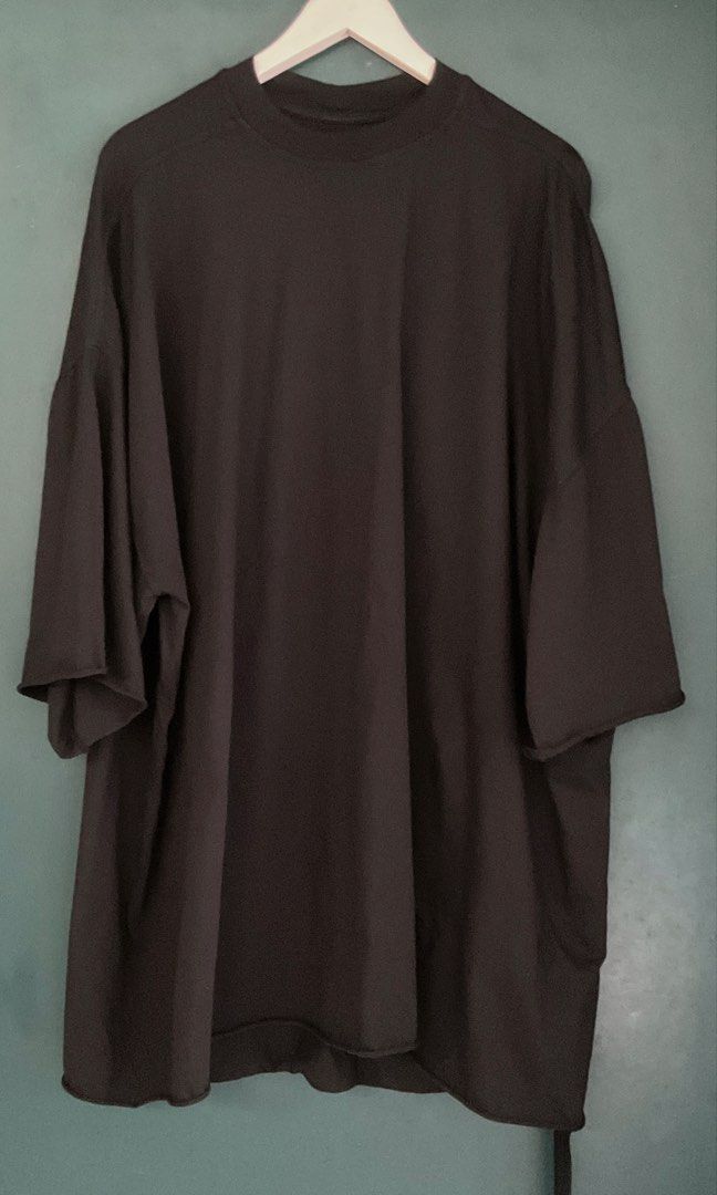 Rick Owens Drkshdw ⚡️Tommy Oversized T-Shirt （分類：T-shirt、恤衫、有領衫）位於 Hong Kong。 由 madmax66 提交（商品編號 1463949216，圖片 1）。簡介： Made in Italy Free size 少著。