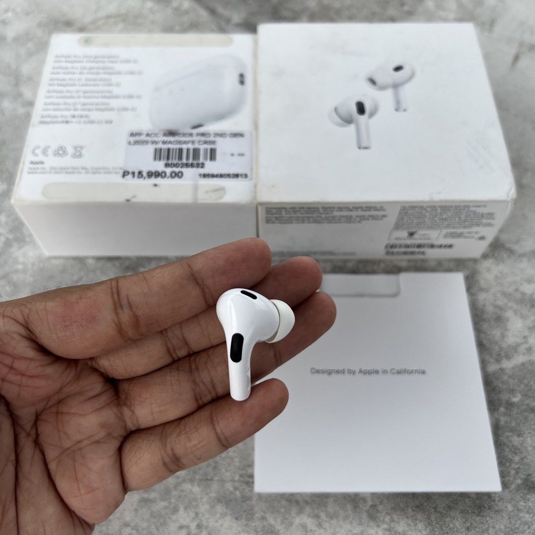 Right Pod Airpods Pro 2 Original (Lightning) (Category: Earphones) located in Cebu City. Submitted by luckyyfindss (Listing ID 1464024398, Image 2). Description: Right Pod Airpods Pro 2 Original (Lightning) I offer replacements to those missing or lost either charging case, left, and right Airpods this is the best for you 💯 - Still in great condition no issues - A2698 Model Number - All features are working - Cleaned and sanitized - Updated to l