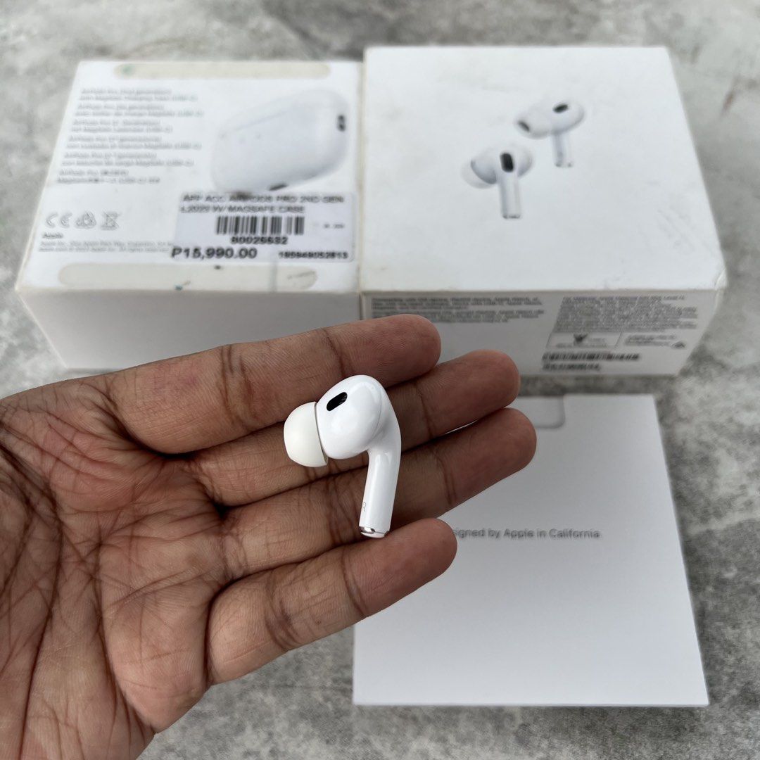 Right Pod Airpods Pro 2 Original (Lightning) (Category: Earphones) located in Cebu City. Submitted by luckyyfindss (Listing ID 1464024398, Image 1). Description: Right Pod Airpods Pro 2 Original (Lightning) I offer replacements to those missing or lost either charging case, left, and right Airpods this is the best for you 💯 - Still in great condition no issues - A2698 Model Number - All features are working - Cleaned and sanitized - Updated to l