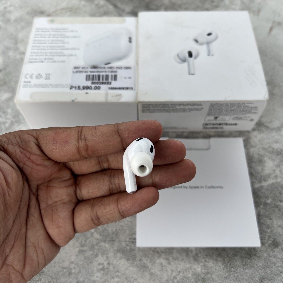 Right Pod Airpods Pro 2 Original (Lightning) (Category: Earphones) located in Cebu City. Submitted by luckyyfindss (Listing ID 1464024398, Image 3). Description: Right Pod Airpods Pro 2 Original (Lightning) I offer replacements to those missing or lost either charging case, left, and right Airpods this is the best for you 💯 - Still in great condition no issues - A2698 Model Number - All features are working - Cleaned and sanitized - Updated to l