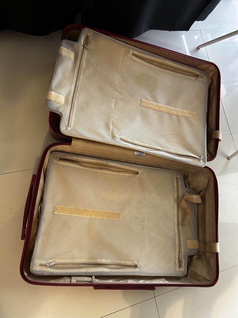 Rimowa Large with Pockets Maroon (Category: Luxury Bags & Wallets) located in Iloilo. Submitted by eliseohana (Listing ID 1463970821, Image 3). Description: .
