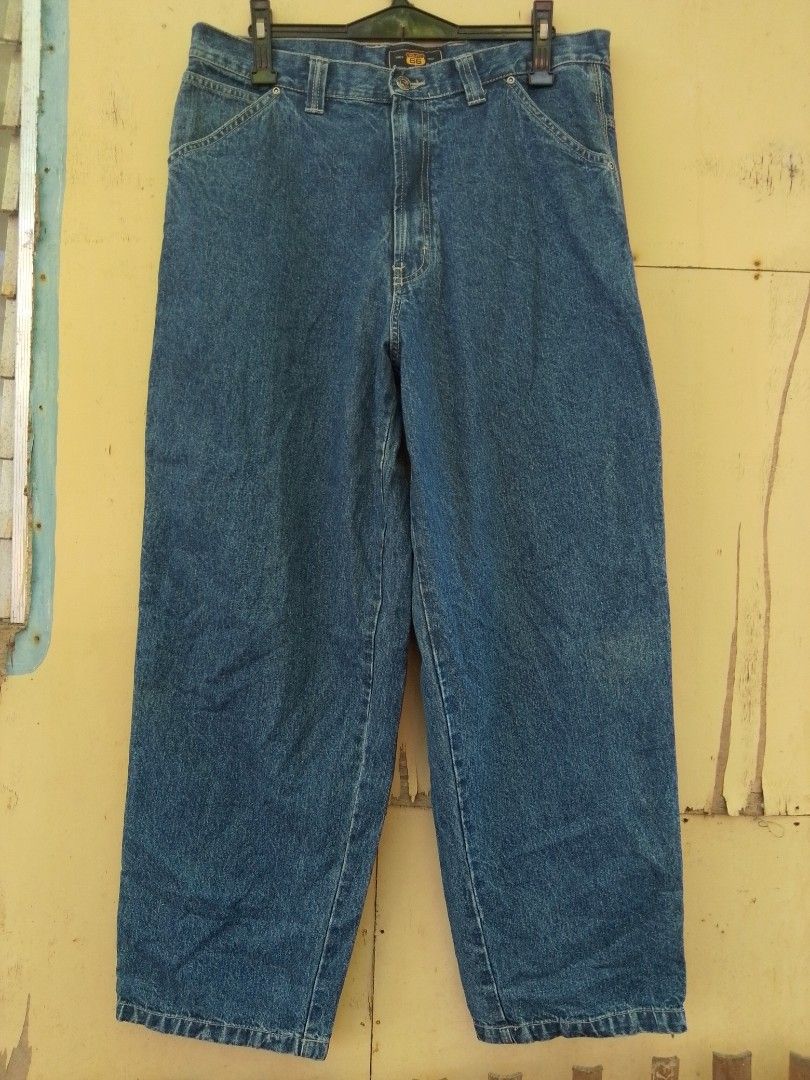 Route 66 Denim Carpenter Jeans - Blue (Category: Jeans) located in Bantayan. Submitted by markjimenez1975557 (Listing ID 1464036650, Image 1). Description: excellent no issue waist 36-38 length 41 - Classic blue denim carpenter jeans - Relaxed fit for comfort - Multiple pockets for practicality - Includes a hammer loop - Durable and versatile for work or casual outings - Waistband and belt loops are intact - Hemmed bottom.