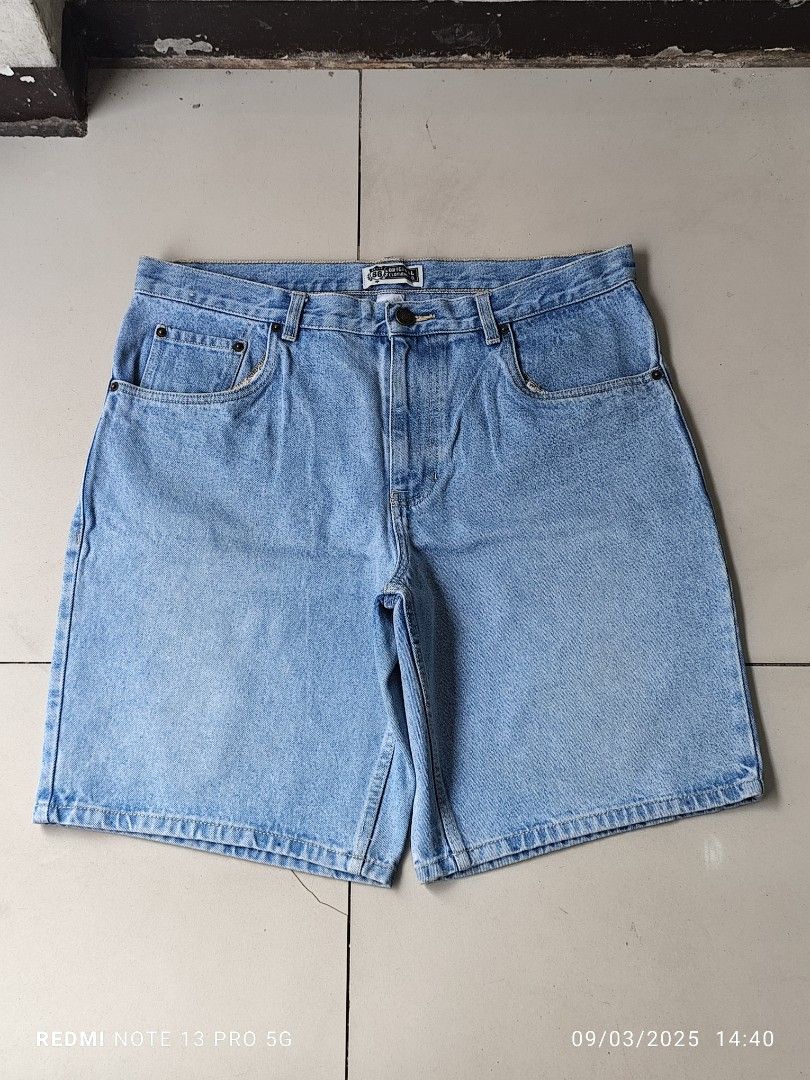 ROUTE 66 LIGHT DENIM SHORTS (Category: Shorts) located in Caloocan City. Submitted by carlo_pwd (Listing ID 1464048710, Image 2). Description: ROUTE 66 BRAND WAIST -36 LENGTH -21 HEM -11.5.