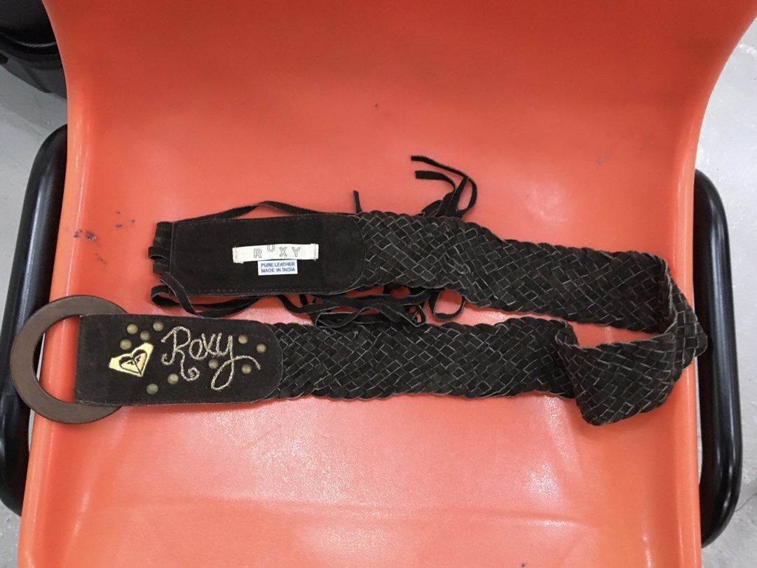 Roxy （分類：腰帶）位於 Hong Kong。 由 dawn_jenny 提交（商品編號 1464104017，圖片 4）。簡介： Roxy腰帶$130 Roxy電話繩$80 Roxy腰帶（1 set 3條）$180。