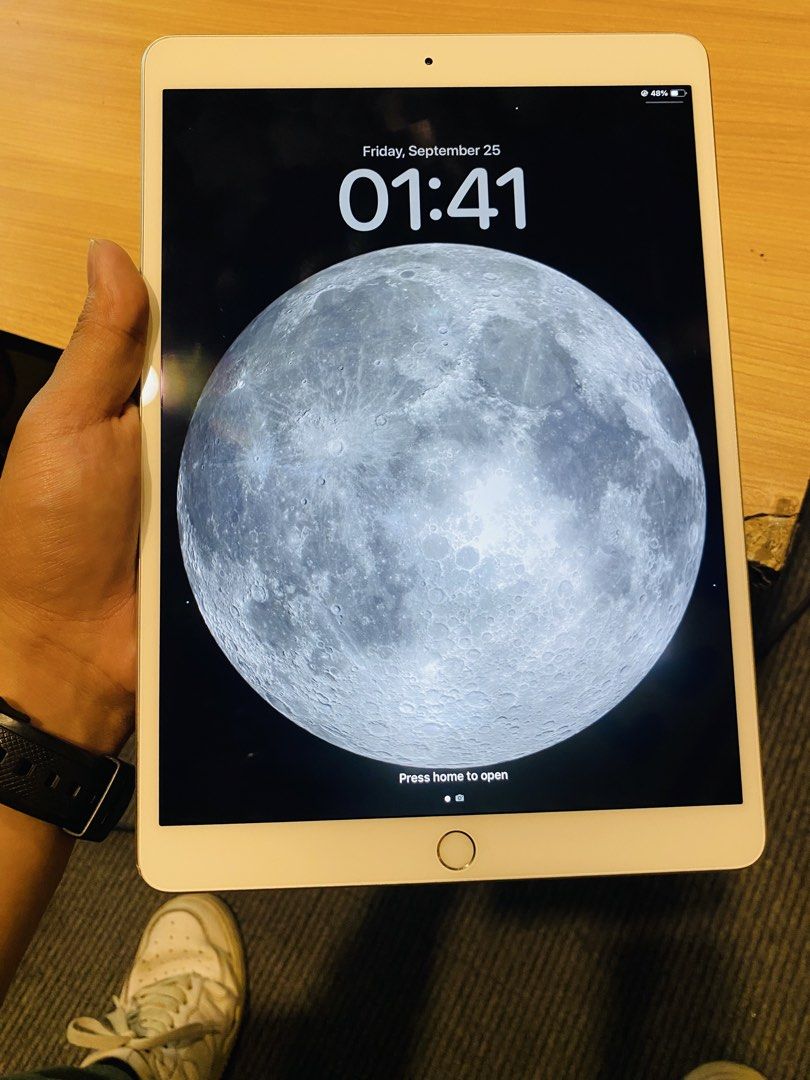 RUSH!! iPad Air (3rd Generation) 64gb Wifi (Category: iPad) located in Manila. Submitted by hossingadgets (Listing ID 1464070779, Image 2). Description: For Sale Only, iPad Air (3rd Generation) 64gb Wifi ✅Very Good Condition ✅Touch ID, TrueTone Working ✅Good Battery Health ✅Updated to iOS 26 ✅With free Rotating Case, Charger, Screen Protector and Stylus Pencil PM if interested, slightly negotiable.