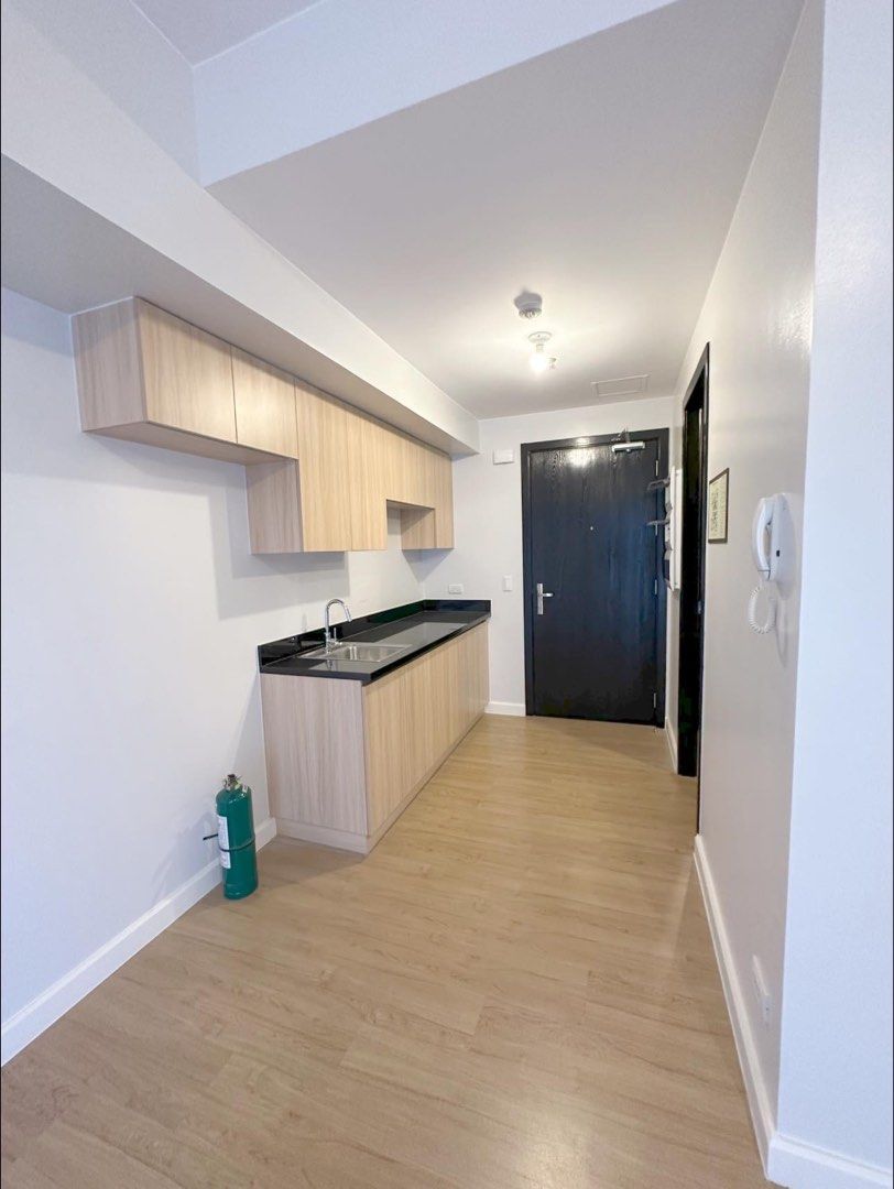 🔥RUSH SALE PARK TRIANGLE RESIDENCES (Category: Apartments & Condos) located in Manila. Submitted by jennifer.dacuno (Listing ID 1463939986, Image 3). Description: 🔥RUSH SALE PARK TRIANGLE RESIDENCES STUDIO 38 sqm Clean title 9.5M ONLY! (Best price/Non Nego).
