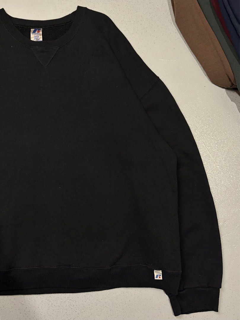 Russell Athletic Black Crewneck Sweatshirt (Category: Coats, Jackets and Outerwear) located in Cainta. Submitted by rizalthriftstuff (Listing ID 1464074520, Image 2). Description: - Classic black Russell Athletic sweatshirt - Crewneck style with ribbed cuffs and hem - Iconic Russell 'R' logo on the sleeve - Made with 'DRY-POWER' technology - Comfortable and durable, perfect for layering Russel Athletic Black Crewneck Fave 🔥🔥🔥 Dimes Size: 2XL W