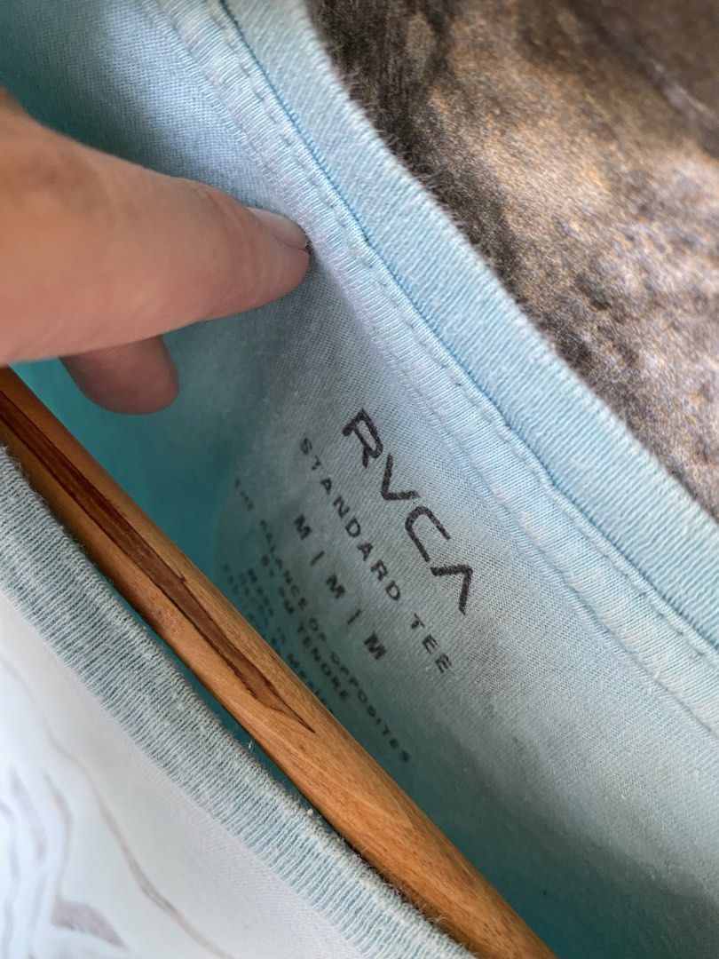 Rvca Standard Tee (Category: Tshirts & Polo Shirts ) located in Santa Rosa. Submitted by thriftandwrap.2020 (Listing ID 1464119523, Image 3). Description: •𝑺𝒊𝒛𝒆:Medium •𝑪𝒐𝒏𝒅𝒊𝒕𝒊𝒐𝒏:Very Good Need wash •𝑪𝒐𝒍𝒐𝒓 𝒓𝒂𝒕𝒆:9/10 𝗠𝗶𝗻𝗲 .