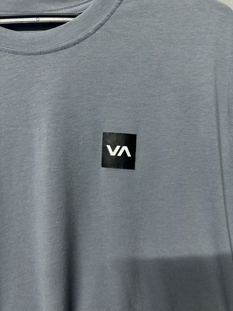 Rvca Tshirt (Category: Tshirts & Polo Shirts) located in Batu Pahat. Submitted by caistore_ (Listing ID 1464088721, Image 2). Description: Pit 23/28, size L Condition 9/10.