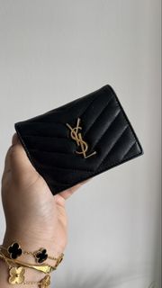(Category: ) located in . Submitted by fashion_nista (Listing ID 1463980555, Image 1). Description: .