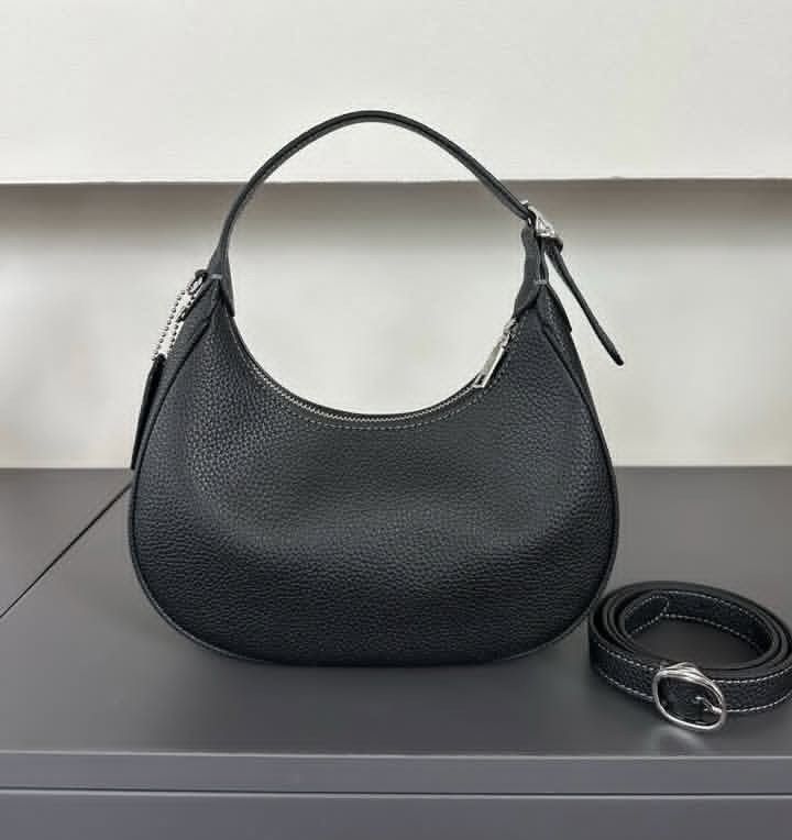 SALE!! COACH EMILY SHOULDER BAG (Category: Cross-body Bags) located in Pasig City. Submitted by titalana2011991 (Listing ID 1463984708, Image 2). Description: BRANDNEW WITH INCLUSIONS NO MEET UP PAY AS U ORDER.