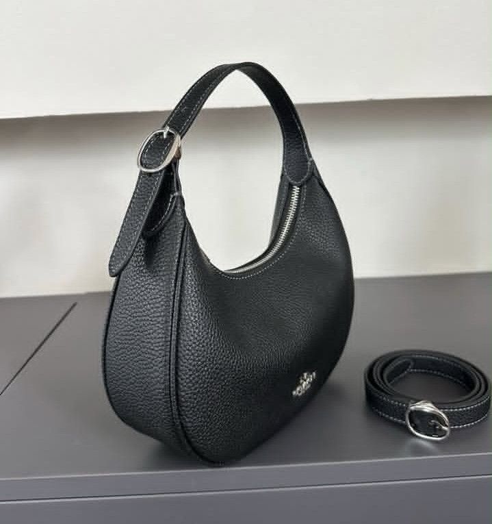 SALE!! COACH EMILY SHOULDER BAG (Category: Cross-body Bags) located in Pasig City. Submitted by titalana2011991 (Listing ID 1463984708, Image 3). Description: BRANDNEW WITH INCLUSIONS NO MEET UP PAY AS U ORDER.