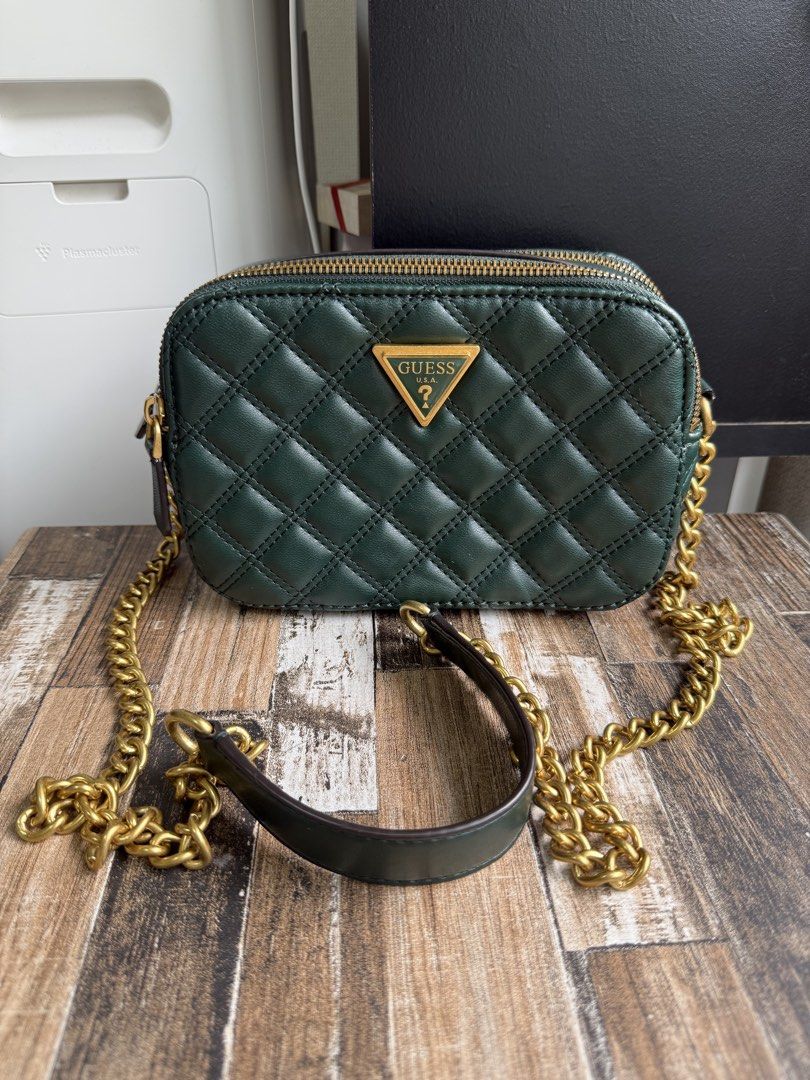 ~SALE~ USED Guess Giully Camera Bag (Category: Cross-body Bags) located in Cebu City. Submitted by nihonfindsbyhimawari26 (Listing ID 1463978298, Image 2). Description: 🎉 ON SALE 🎉 💰 Slightly negotiable-no lowball offers- 🚚 READY TO SHIP Nationwide 🇵🇭 ——————————————————————————— • 🆄🆂🅴🅳 - 🚫 Actual Photos Posted - ✨ Guess Giully Camera Bag ✨ Brand: Guess Style: Giully Camera Bag Color: Green Size: Approx. 20 cm (L) × 14 cm (H) × 7 cm (W)