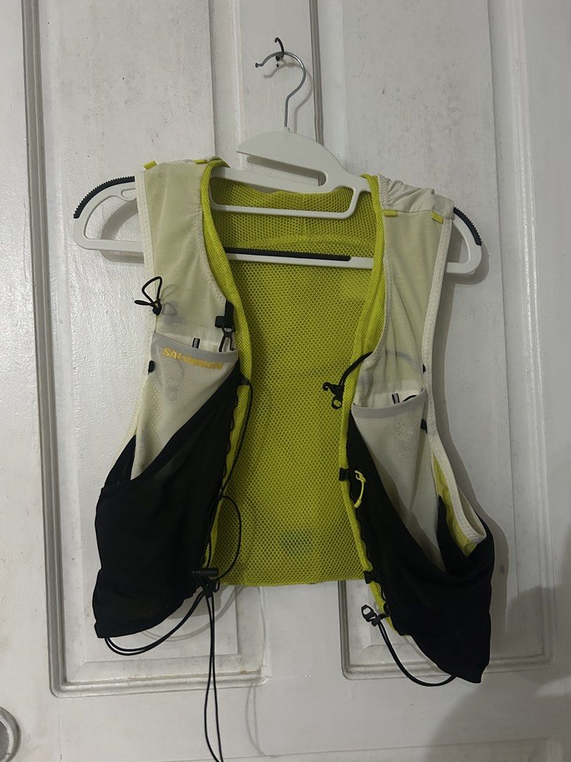 Salomon vest (Category: Activewear) located in Baguio. Submitted by alexistamira (Listing ID 1464060722, Image 1). Description: Medium to large For me parang medium po Dm me for details po just ask Can do via jnt or lbc for delivery or meet up can do to .