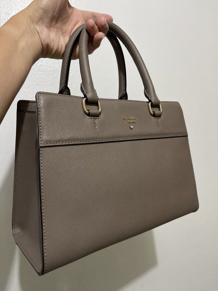 Samantha Thavasa Top Handle Bag (Category: Luxury Bags & Wallets) located in Quezon City. Submitted by jen1948 (Listing ID 1464136387, Image 1). Description: Top Handle Samantha Thavasa Clean inside and out. Bag is like new condition but without sling. I have shop ee account for free shipping with box. .